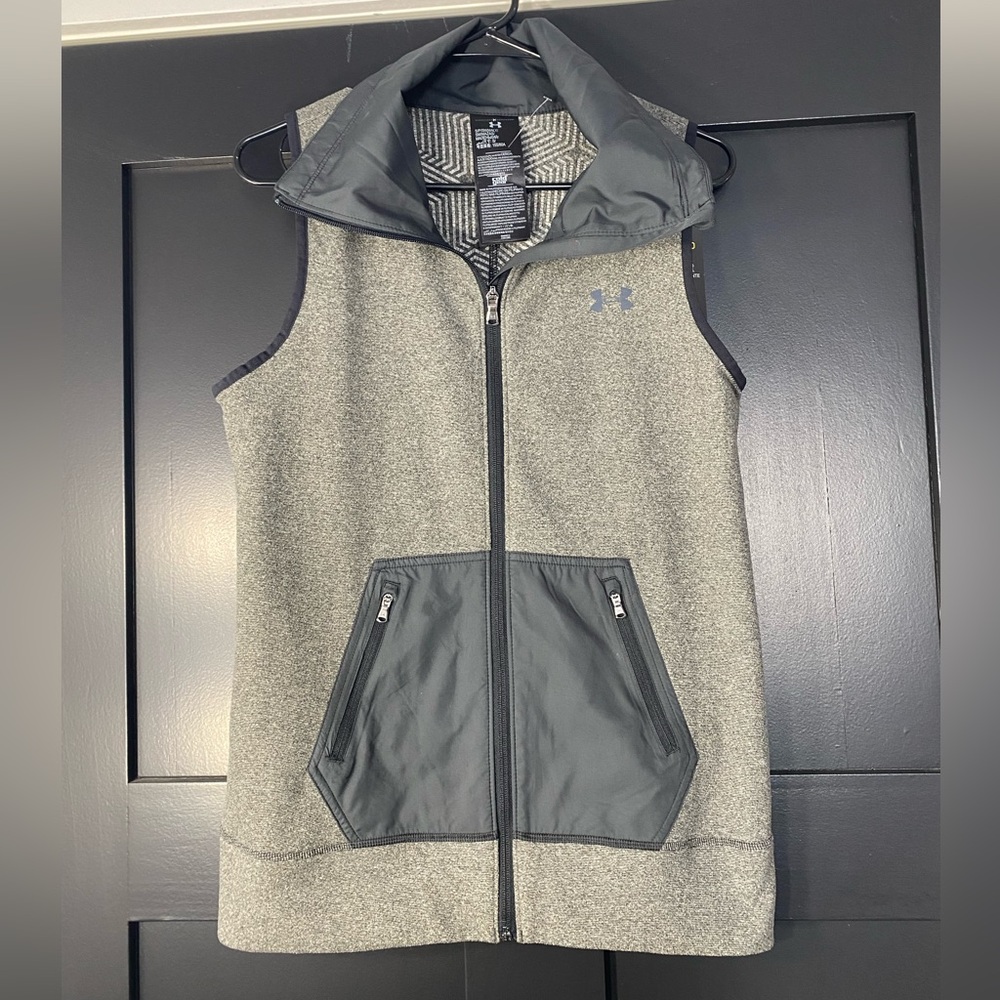 Under Armour Women's Gray and Black Sleeveless Zip Vest